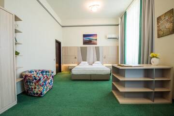 Фото номера Апартаменты с 1 спальней, террасой и панорамным видом Отель Hotel Malibu г. Мамая 4