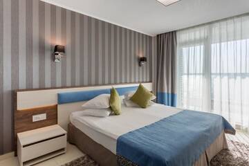 Фото номера Двухместный номер с 1 кроватью, вид на озеро Отель Splendid Conference &amp; Spa Hotel – Adults Only г. Мамая 4