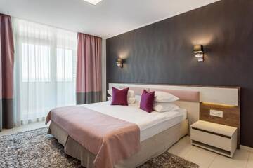 Фото номера Двухместный номер с 1 кроватью, вид на озеро Отель Splendid Conference &amp; Spa Hotel – Adults Only г. Мамая 5