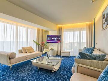 Фото номера Представительский люкс с фронтальным видом на море Отель Vega Hotel г. Мамая 3