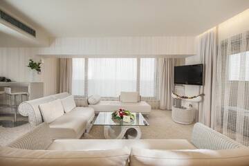 Фото номера Люкс Sky Senior, фронтальный вид на море Отель Vega Hotel г. Мамая 5