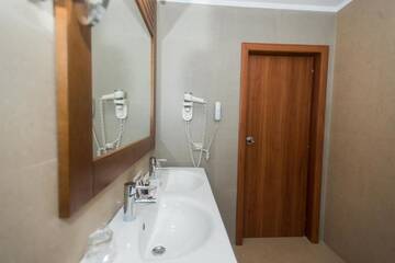 Фото номера Double Room  - Christmas Offer Отель Iaki Conference &amp; Spa Hotel г. Мамая 7