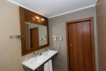 Фото номера Двухместный номер с 1 кроватью - Новогоднее предложение Отель Iaki Conference &amp; Spa Hotel г. Мамая 15