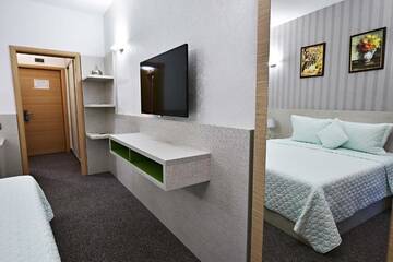 Фото номера Двухместный номер с 1 кроватью и балконом, вид на море Отель Alcor Beach Hotel г. Мамая 4