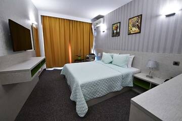 Фото номера Двухместный номер с 1 кроватью и балконом, вид на море Отель Alcor Beach Hotel г. Мамая 5
