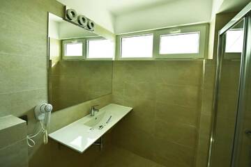 Фото номера Двухместный номер с 1 кроватью и балконом, вид на море Отель Alcor Beach Hotel г. Мамая 6