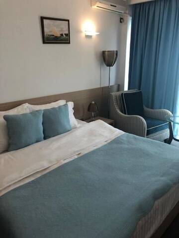 Фото номера Двухместный номер с 1 кроватью и балконом, вид на море Отель Alcor Beach Hotel г. Мамая 14