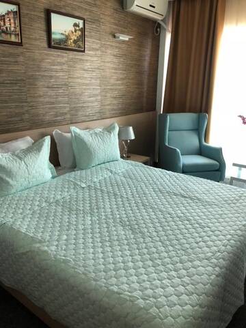 Фото номера Двухместный номер с 1 кроватью и балконом, вид на море Отель Alcor Beach Hotel г. Мамая 13