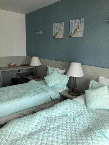 Фото номера Стандартный двухместный номер с 2 отдельными кроватями Отель Alcor Beach Hotel г. Мамая 4