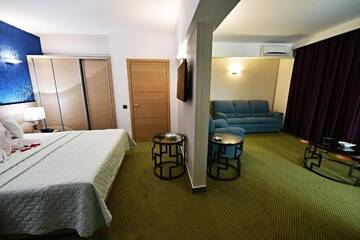 Фото номера Апартаменты с видом на море Отель Alcor Beach Hotel г. Мамая 8