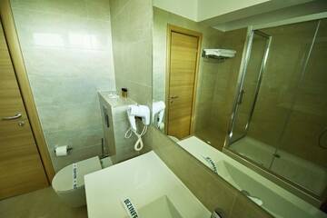 Фото номера Апартаменты с видом на море Отель Alcor Beach Hotel г. Мамая 3