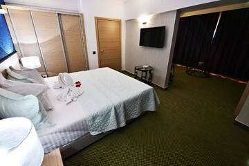 Фото номера Апартаменты с видом на море Отель Alcor Beach Hotel г. Мамая 9